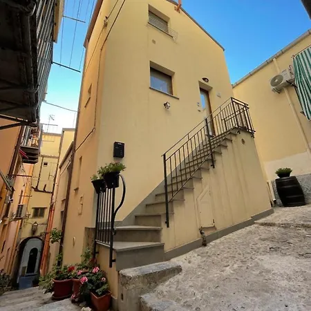 Vicolo Osnao * Cefalù